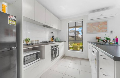 Werrington Apartment | Quiet and Cozy 4 Bedrooms in Werrington