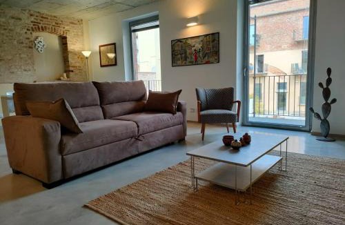 Asti Apartment | Recinto Nobili 2 - private parking vista cortile