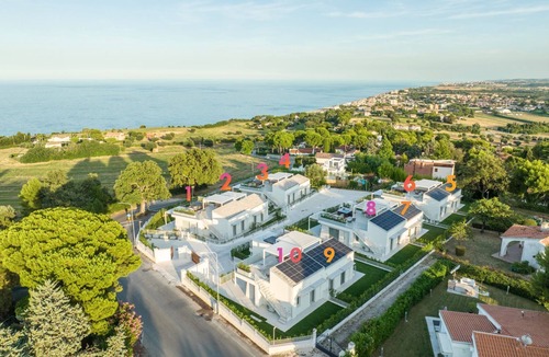 Villaggio Taunus Apartment | Ref. VM6 Summer Rental – Two Bedroom apartment with sea view, terrace and jacuzzi