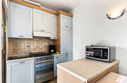 Cisano Apartment | Regarda -Blue View 1 apartment with lake view, 1 bedroom, pool
