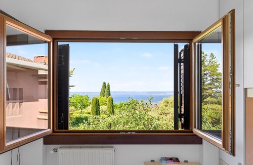 Cisano Apartment | Regarda -Blue View 1 apartment with lake view, 1 bedroom, pool