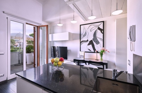 Cisano Apartment | Regarda - modern studio The Beach with lake view near the beach