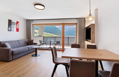Resia Apartment | Residence Froy Apartment 1 – Lake View, Whirlpool & Breakfast Included
