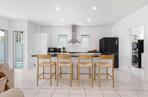 Alexandra Headland House | Retreat in the Heart of Alex - 3BR sleeps 11, Pool