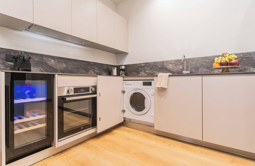 Como Apartment | Rezia Apartments - Three Bedroom Apartment, Sleeps 12