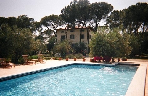 Castiglione del Lago Villa | Ridiculously Beautiful Villa. Lake View, Large Private Garden, Olives, Vineyards
