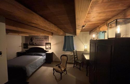 Pontboset House | Riverside Room Joseph