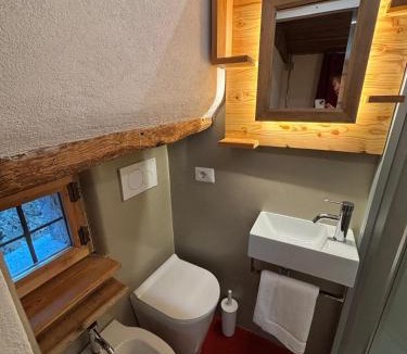 Pontboset Apartment | Riverside Rooms Emma For young and wild spirits