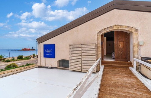 Marzamemi Apartment | Room 105 at 'Le Saline Rooms Marzamemi' with Wi-Fi and Air Conditioning