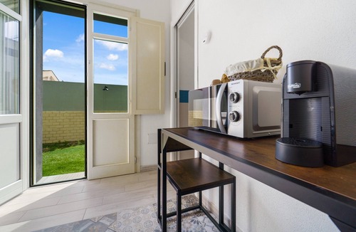 Assemini Apartment | Room 6 – Double Room with Garden View