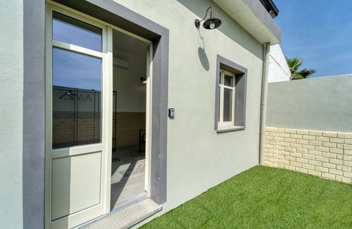 Assemini Apartment | Room 6 – Double Room with Garden View