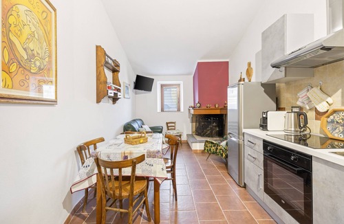 Scano di Montiferro Apartment | Room 'Calliope' with Mountain View, Wi-Fi and Air Conditioning