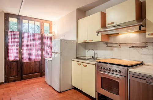 Fucecchio House | Room 'Camera Terra' with Shared Pool, Wi-Fi, and Air Conditioning