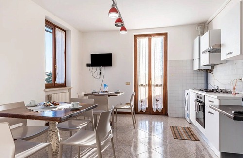 Pizzoletta Apartment | Room 'Camera Tripla Basic' with Shared Terrace, Wi-Fi and Air Conditioning