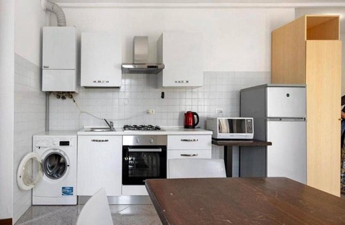 Mozzecane Apartment | Room 'Camera Tripla Con Balcone' with Shared Terrace, Wi-Fi and Air Conditioning