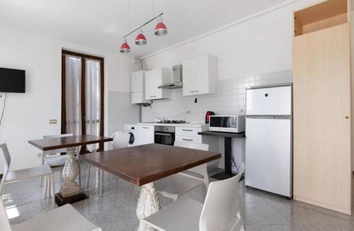 Mozzecane Apartment | Room 'Camera Tripla Con Balcone' with Shared Terrace, Wi-Fi and Air Conditioning