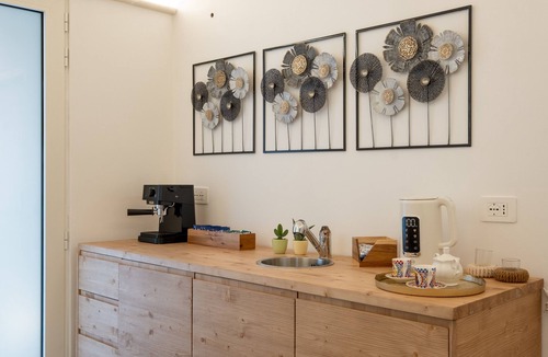 Copertino Apartment | Room 'Celine Dimora e Suite' with Jacuzzi, Sky TV, Wi-Fi, and Air Conditioning