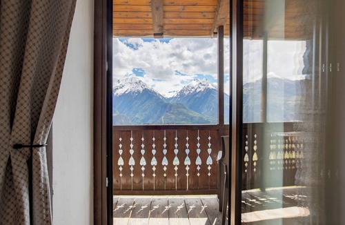 Saint-Pierre Apartment | Room 'Grolla' with Shared Terrace, Shared Garden and Wi-Fi