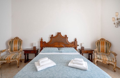 Palese Bed & Breakfast | Room 'King - Deluxe' with Shared Terrace, Wi-Fi and Air Conditioning