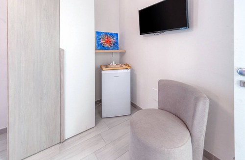 Squinzano Apartment | Room 'Lazzarella' with Shared Terrace, Wi-Fi and Air Conditioning