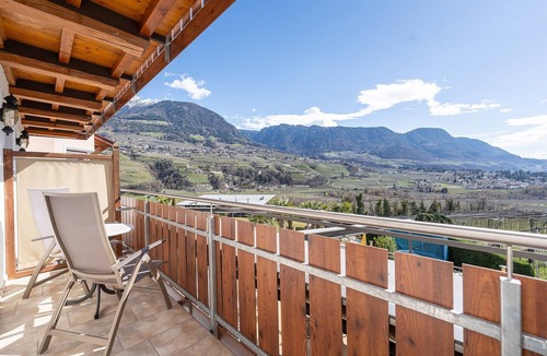 Tirolo Apartment | Room 'Passerblick Silber Zimmer 4' with Mountain View, Shared Pool and Wi-Fi