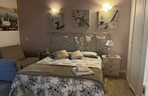 Vicenza Bed & Breakfast | Room 'Romantica' with Private Terrace, Wi-Fi and Air Conditioning