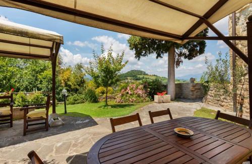 Santa Reparata House | Rustic Holiday Home in Città di Castello with Swimming Pool