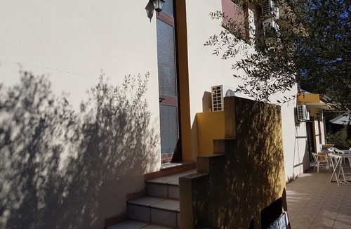 Teulada House | semi-detached villa with garden, center, quiet area, panoramic, air-conditioned