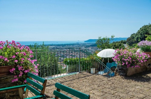 Massa Apartment | Seventh Heaven' flat with shared pool