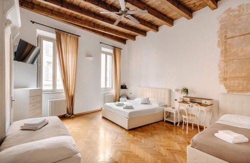 Borgo San Leonardo Hostel | Simply bright quad room