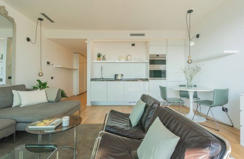 Como Apartment | Skyline Lake Apartment