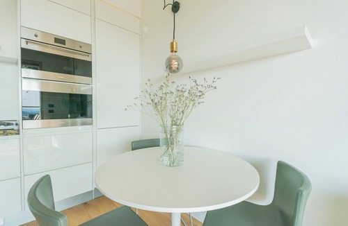 Como Apartment | Skyline Lake Apartment