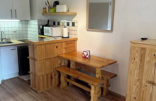 Allos Apartment | South-facing studio with direct runway access sleeps 4 Vallée Blanche residence