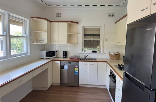 Seven Hills House | Spacious two-bedroom family house in Seven Hills