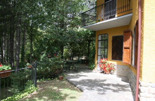 Scheggia Villa | Spacious villa with shady private garden and swimming pool. Small gym for the more sporty, satellite