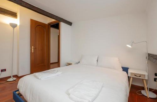 Loreto Apartment | Spazioso e Comodo Appartamento in Centrale FS - AC