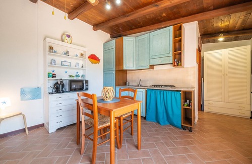 Terra Mala Apartment | Studio Apartment 'Beach Room' Quartu sant'Elena, Wi-Fi and Air Conditioning