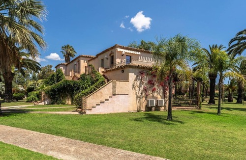 Santa Margherita di Pula Apartment | Studio apartment 2 beds, (20/25 mq): living room with kitchenette, table fridge and double or double bed, bathroom. All studios are located on the ground floor. All the flats have a view of the park. The apartments are equipped with: <b
