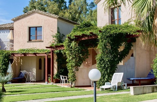 Santa Margherita di Pula Apartment | Studio apartment 2 beds, (20/25 mq): living room with kitchenette, table fridge and double or double bed, bathroom. All studios are located on the ground floor. All the flats have a view of the park. The apartments are equipped with: <b