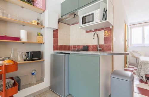 Lambesc Apartment | Studio Apartment 'La Dolce Vita' with Shared Pool, Wi-Fi and Air Conditioning