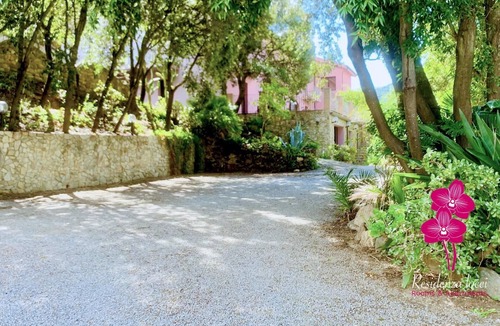 Teulada Apartment | Studio apartment surrounded by greenery a stone's throw from the historic center