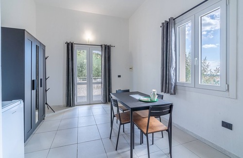 Noto Apartment | Studio 'Basilico - Fiumara Val Di Noto' with Mountain View, Wi-Fi and Air Conditioning