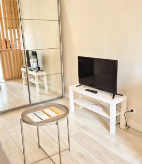 La Californie Apartment | Studio cosy - balcon - climatisation