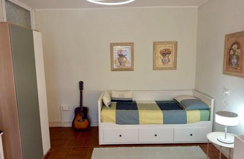 Lurate Caccivio Apartment | Studio with garden