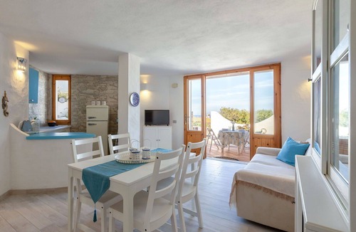 La Ciaccia House | Stunning private villa for 10 guests with A/C, WIFI, TV and patio