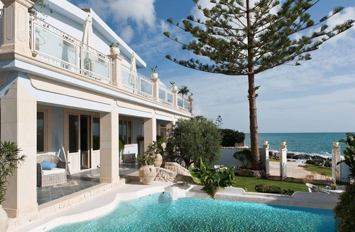 Fontane Bianche Villa | Stunning private villa for 14 people with WIFI, private pool, A/C and terrace
