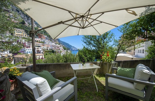 Positano Villa | Stunning private villa for 6 guests with WIFI, A/C, TV, terrace, pets allowed and panoramic view