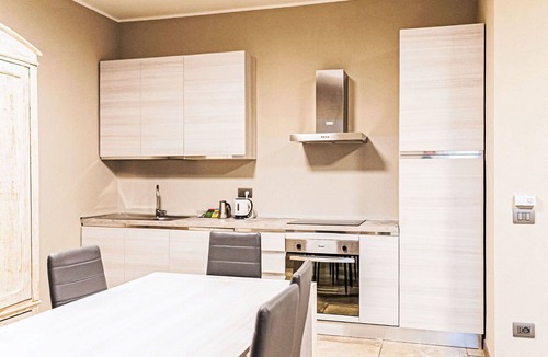 Asti House | Stunning villa with private pool, WIFI, hot tub, TV, patio, pets allowed and panoramic view