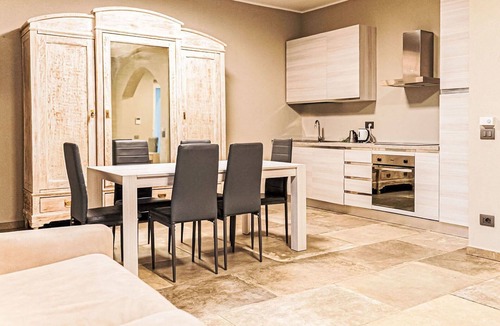 Asti House | Stunning villa with private pool, WIFI, hot tub, TV, patio, pets allowed and panoramic view