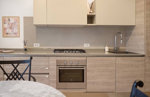 Borgo Roma Apartment | Suite Adige with Private Terrace, Wi-Fi and Air Conditioning